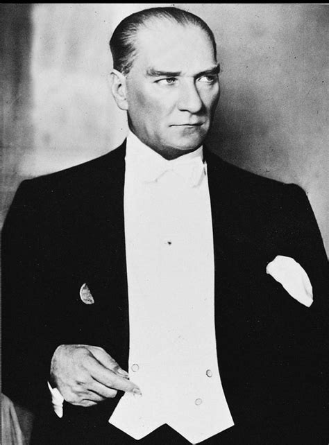 Atatürk kaç yaşında öldü